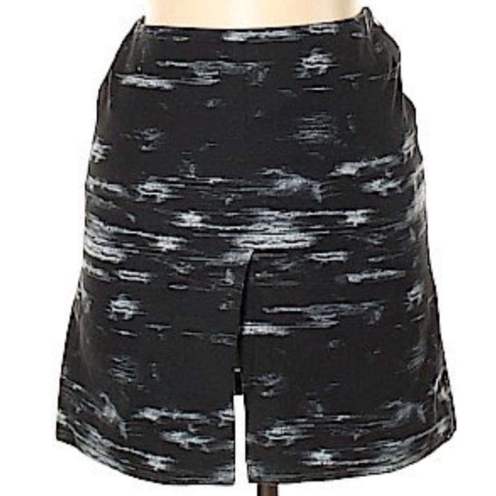 B&W print. Versus by Gianni Versace. Size 42